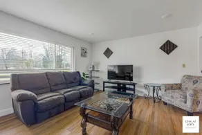 Private 4 BDRM house, 5 Miles from Downtown #3 - Image 2