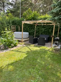 Family oasis with hot tub, game room and garden - Image 5