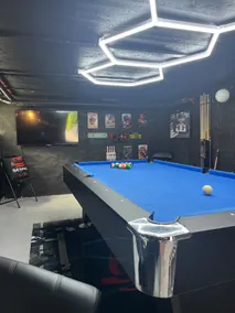 Family oasis with hot tub, game room and garden - Image 4