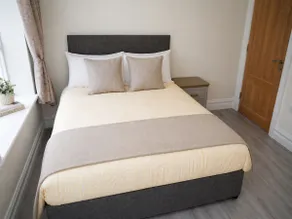 Modern Apartment In Town Center - Image 5