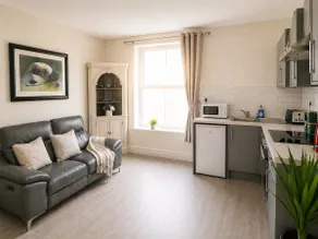 Modern Apartment In Town Center - Image 2