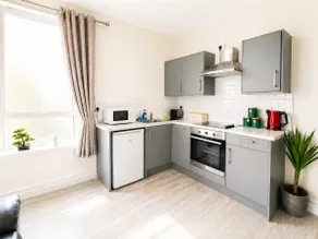 Modern Apartment In Town Center - Image 3