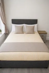 Modern Apartment In Town Center - Image 4