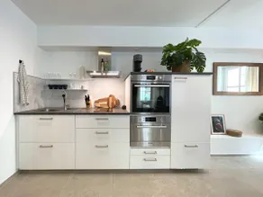 Unique city center studio with garage - Image 5