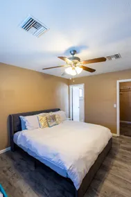 Family Fun Oasis Pool/Hot Tub. Sleeps 8. Central - Image 3