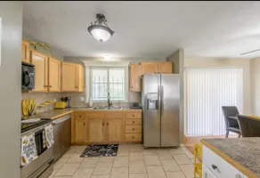 Warm, Cozy, spacious home - Image 3