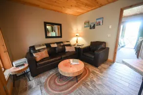 sleeps 2. renovated. Walk to slopes - Image 4