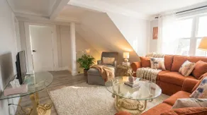 Stylish Loft w/ River View Balcony in Walkerville. - Image 3