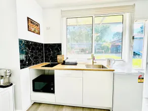 Modern pod in the heart of Woden - Image 3