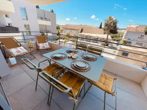 3-bedroom Art Deco: air conditioning, parking, near the sea - 4-star rating - Image 2