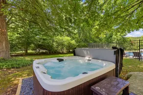 Group Retreat | Pool, Hot Tub & Gourmet Kitchen - Image 4