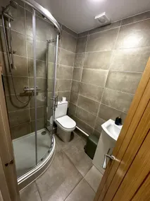 Stylish flat on High Street close to ship terminal - Image 4