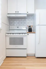 Downtown•King Bed•2-Car Parking•Walk to Dining - Image 5
