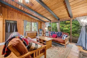 Rustic cabin less than a mile to Mt. Rainier - Image 4