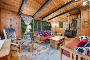 Rustic cabin less than a mile to Mt. Rainier - Image 3