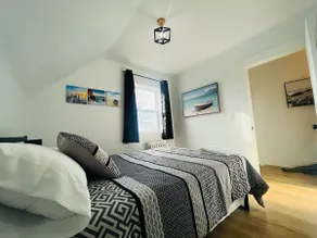 Charming Retreat on Main Street - Image 4