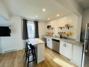 Charming Retreat on Main Street - Image 2