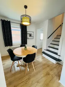 Charming Retreat on Main Street - Image 3