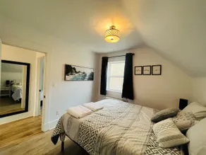 Charming Retreat on Main Street - Image 5