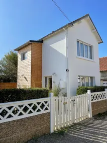 Charming seaside house with enclosed garden - Image 5