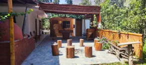 Country house with swimming pool - Image 4