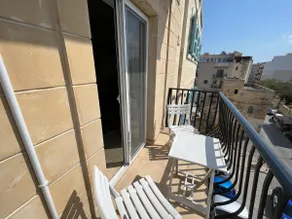 Cozy 1 bed flat in Balluta Bay - Image 2