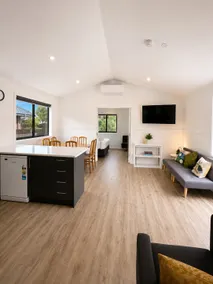 Sea Lake Holiday Cabin - Image 2