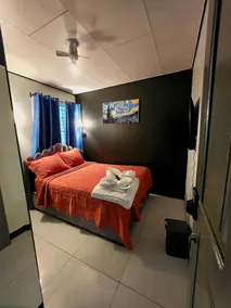 Room 4 km from the airport - Image 2