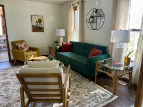 Retro Retreat in Livonia - Image 2