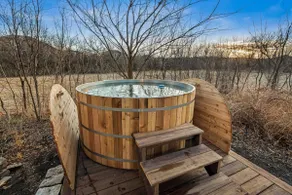 Sherwood Farmhouse - Hot tub, Fire Pit, King beds, Pet friendly - Image 4