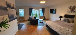 Apartment with garden near metro! - Image 3