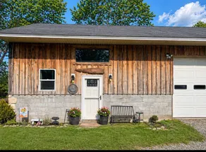 Spacious and Comfortable Barndominium Retreat - Image 5