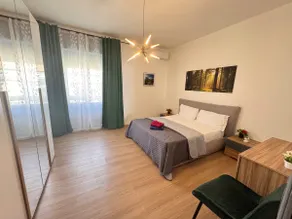 Large 4BR Apartment for 8 • Terrace • Near Beach - Image 5