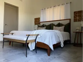 Ritzy Master Bedroom Apartment - Image 3