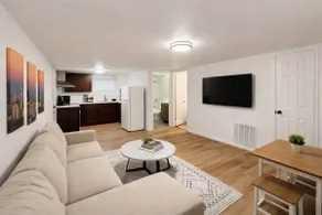 Amazing Location, Blocks from UW - Image 2