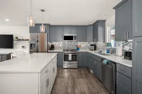 Updated Spacious Home & Hot Tub - Image 4
