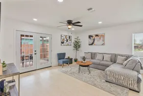 *Lackland Getaway * 4 Bedroom home with pool. - Image 4