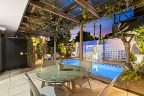 Urban Sanctuary! 1Bed, 1Bath, 1Car, POOL~Teneriffe - Image 3
