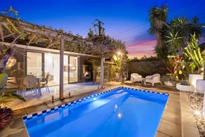 Urban Sanctuary! 1Bed, 1Bath, 1Car, POOL~Teneriffe - Image 2