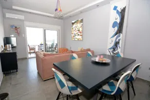 Sea View Urban Apartment - Image 5