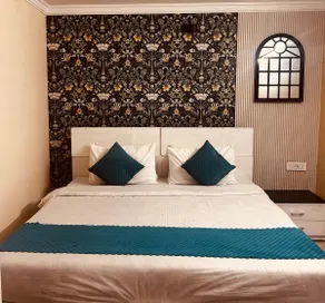 Cliff View Cottage (2 BHK on Mall road) - Image 4