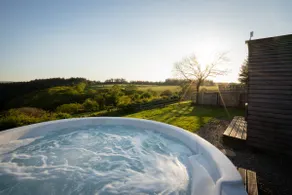 Cosy Glamping Pod with Hot Tub & Exceptional Views - Image 5