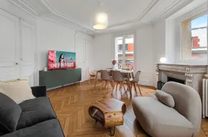 Amazing refurbished flat in Paris V - Image 2