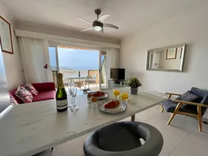 Spacious 3-Bedroom Apartment with Panoramic Sea Views - Image 5