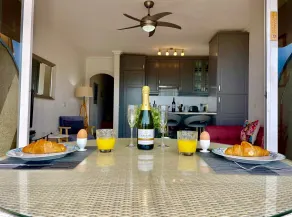 Spacious 3-Bedroom Apartment with Panoramic Sea Views - Image 3