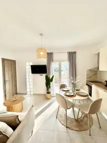 Blue Marine Luxury Apartment - Image 2