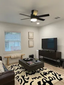 Modern Downtown Garage Apartment - Image 2