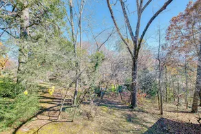 Wooded Getaway, Shared Pool, Great Location - Image 3