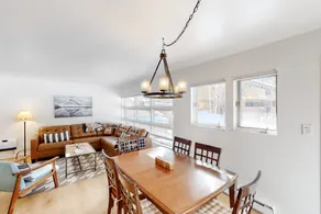 Stylish 2BR Mountainview 1st-Floor | Patio - Image 4