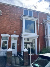4 BDR House-|30 Sec walk to beach- sleeps 9 - Image 2